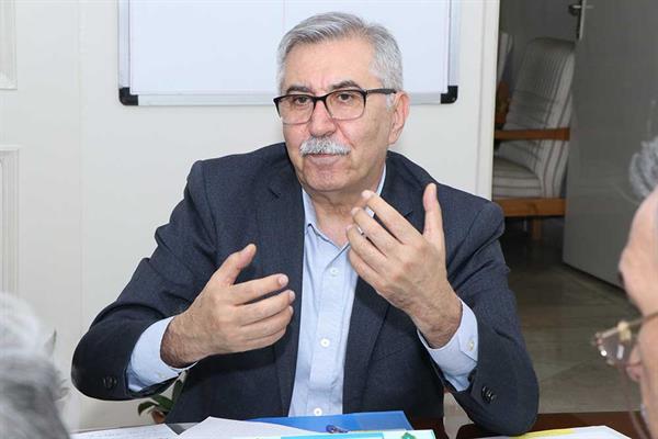 آقای مکرمی، میزگرد 99