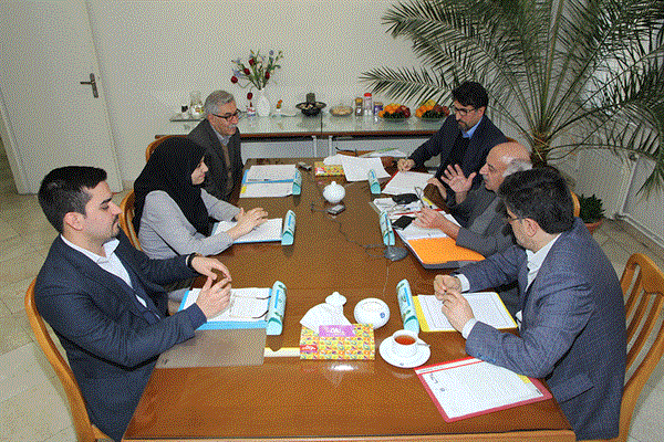 آقایان رزاق، پورمعمار، امیری، مکرمی، صابری، و خانم رحمانی، میزگرد 87