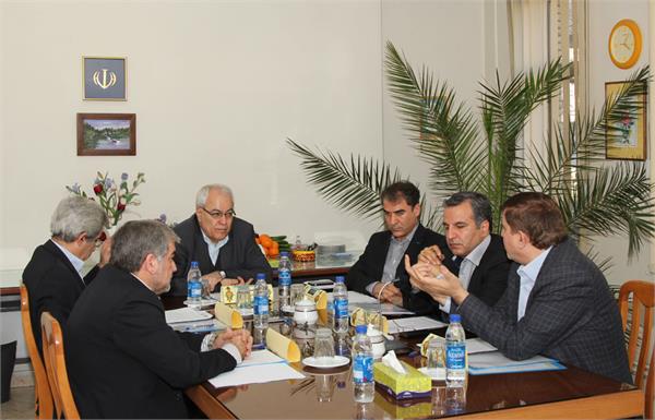 آقایان دکتر حجاریان، داوودی، مالمیر، دکتر نظری، شلیله، شیرخوانی