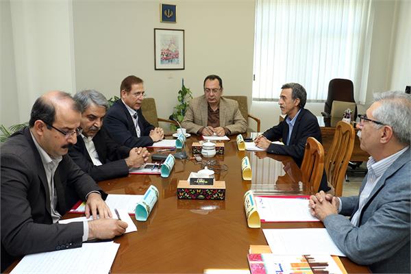آقایان دکتر مکرمی، نیکوکار، صفار، شمس احمدی، عبدی، نعمت پژوه
