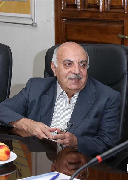 مراسم تقدیر از شرکت کنندگان میزگرد، آقای پورمعمار