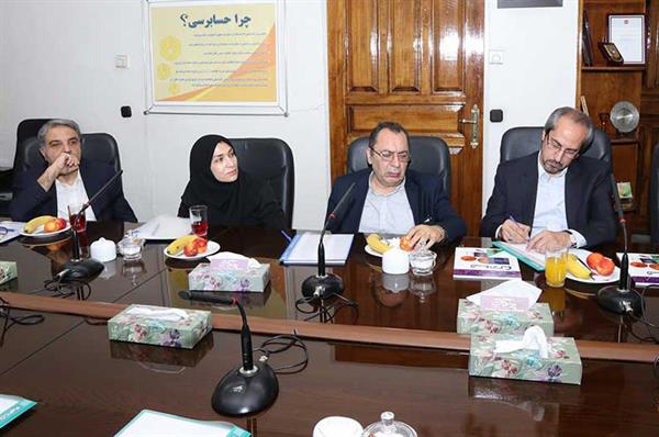 مراسم تقدیر از شرکت کنندگان میزگرد آقایان حاجیان، صفار، شمس احمدی و خانم رحمانی 14 تیرماه