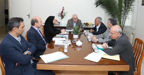 آقایان شریعتی، حبیبی، فعال قیومی، ابوالحلاج، حسینی عراقی، رضا نظری و خانم رحمانی، میزگرد 95